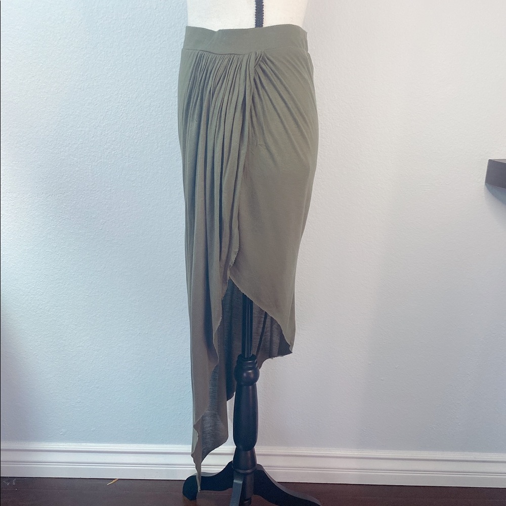 Express olive green asymmetrical skirt - Picture 4 of 8